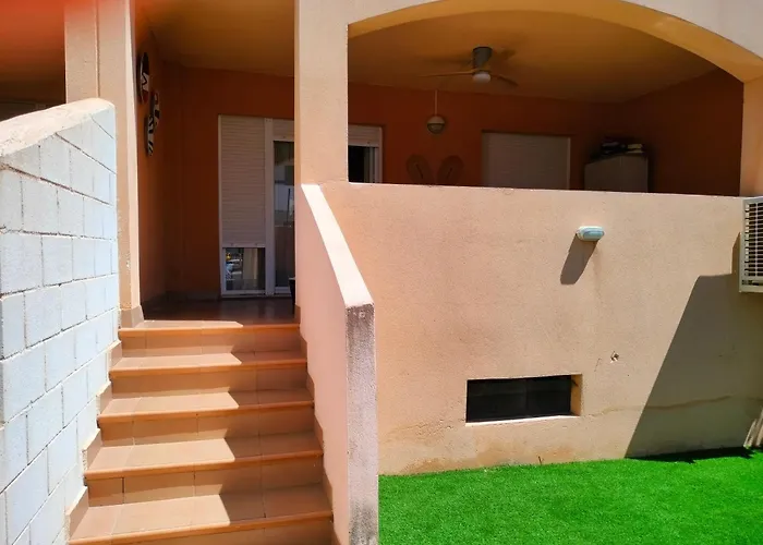 Bajo Con Jardin A Pie De Playa Y Piscina Comunitaria Con Jacuzzi