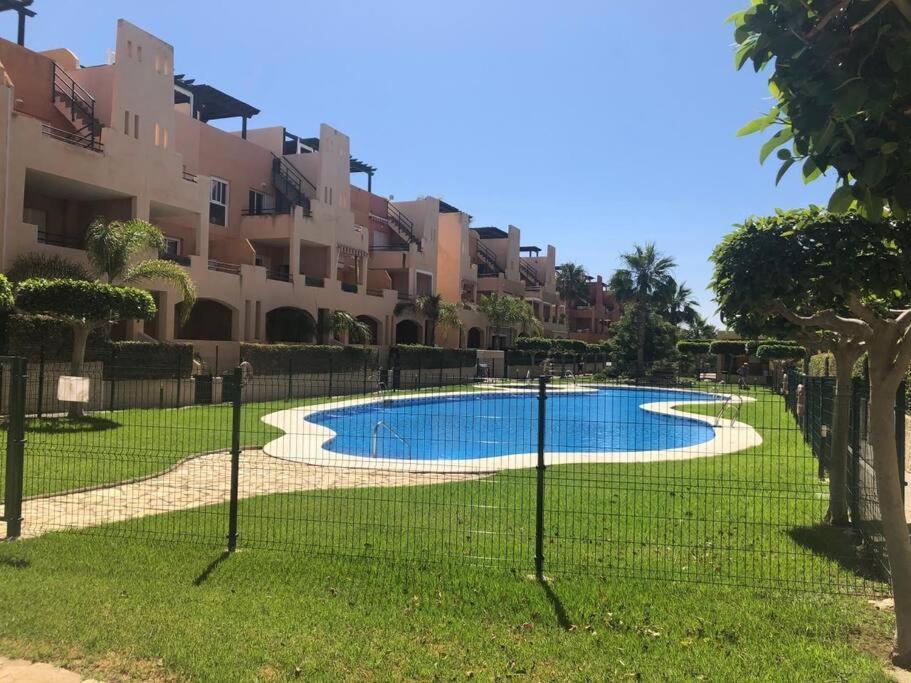 Bajo Con Jardin A Pie De Playa Y Piscina Comunitaria Con Jacuzzi