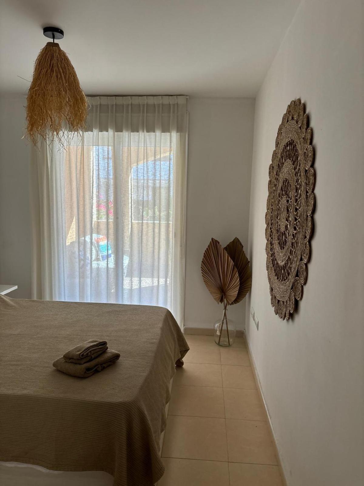 Bajo Con Jardin A Pie De Playa Y Piscina Comunitaria Con Jacuzzi Apartment