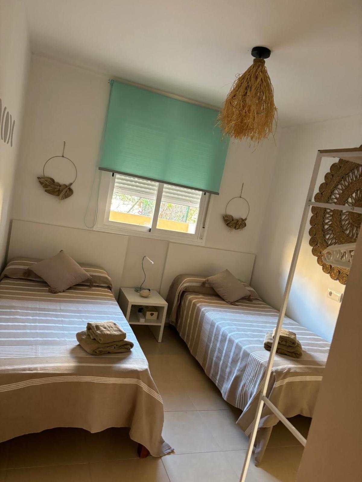 Bajo Con Jardin A Pie De Playa Y Piscina Comunitaria Con Jacuzzi Apartment