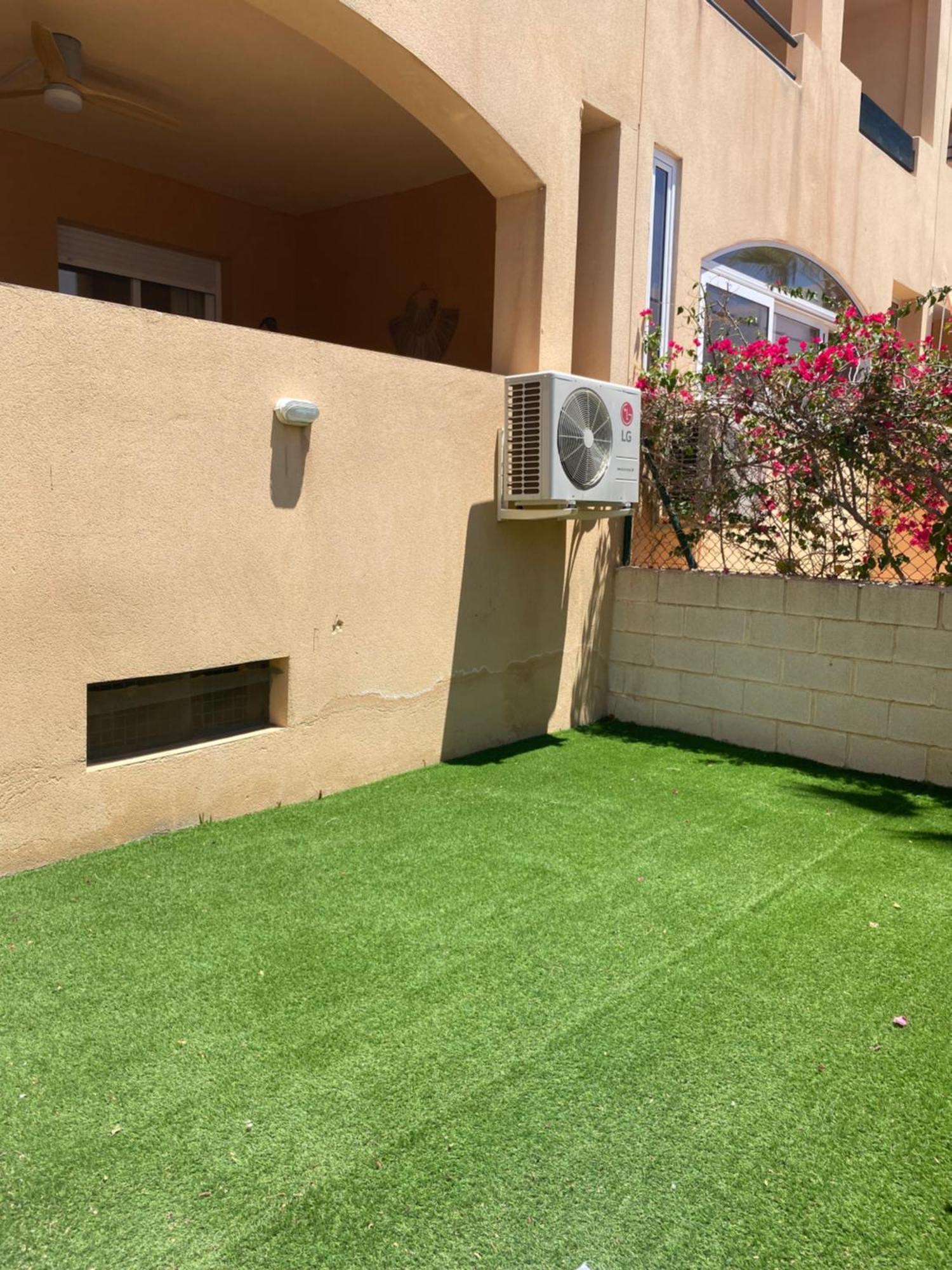 Bajo Con Jardin A Pie De Playa Y Piscina Comunitaria Con Jacuzzi Apartment *